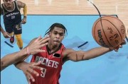 半岛体育-火箭旧将发展联盟狂砍93分！他真能杀回NBA吗？|克里斯托弗|约什-克里斯托弗|克里斯-席尔瓦|休斯敦火箭队|迈阿密热火队_新浪体育_新浪新闻