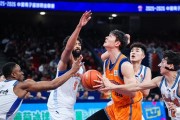 半岛体育平台-上海男篮力克新疆队，收获联赛两连胜